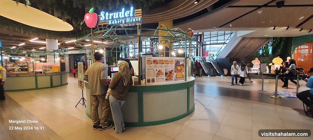 Strudel Bakery House