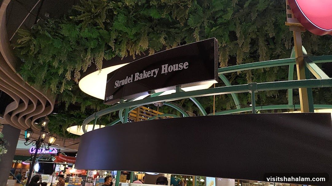 Strudel Bakery House