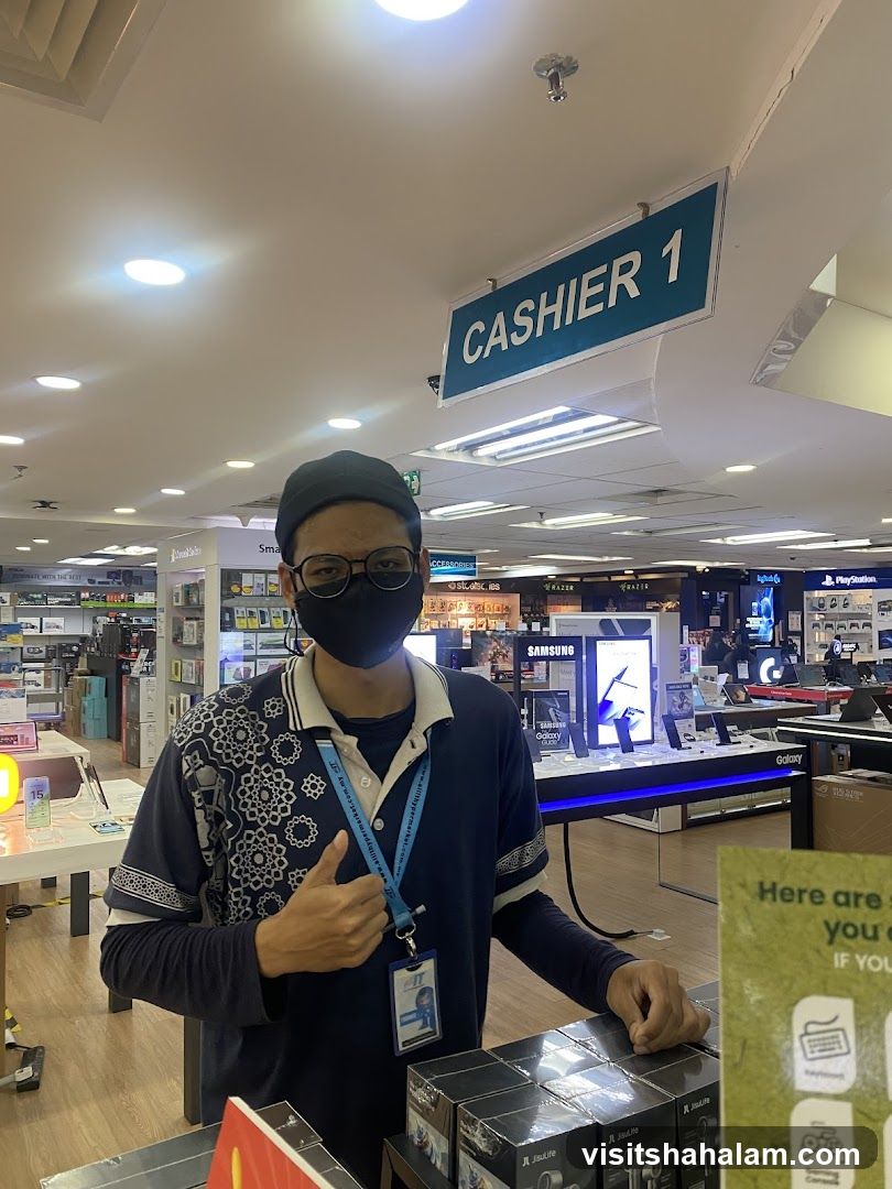 Cashier at Electronics Store