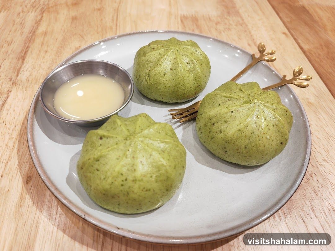 Green Buns with Dipping Sauce