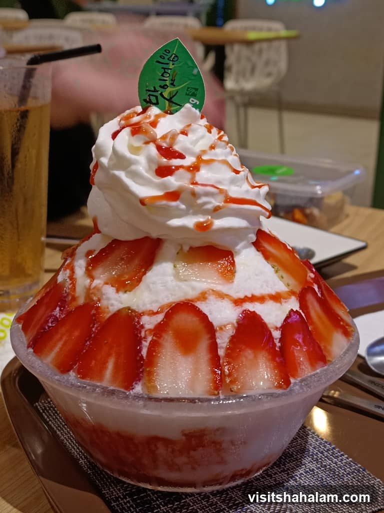 Strawberry Bingsu