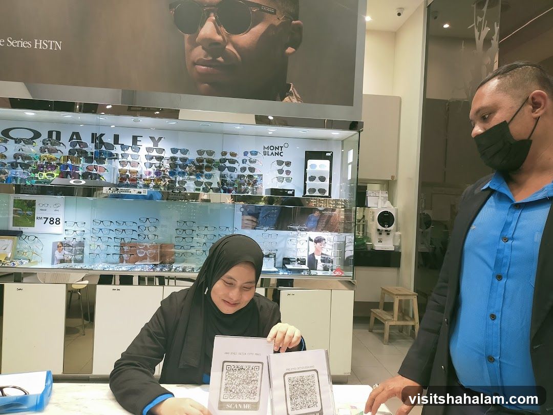 Optician's Store