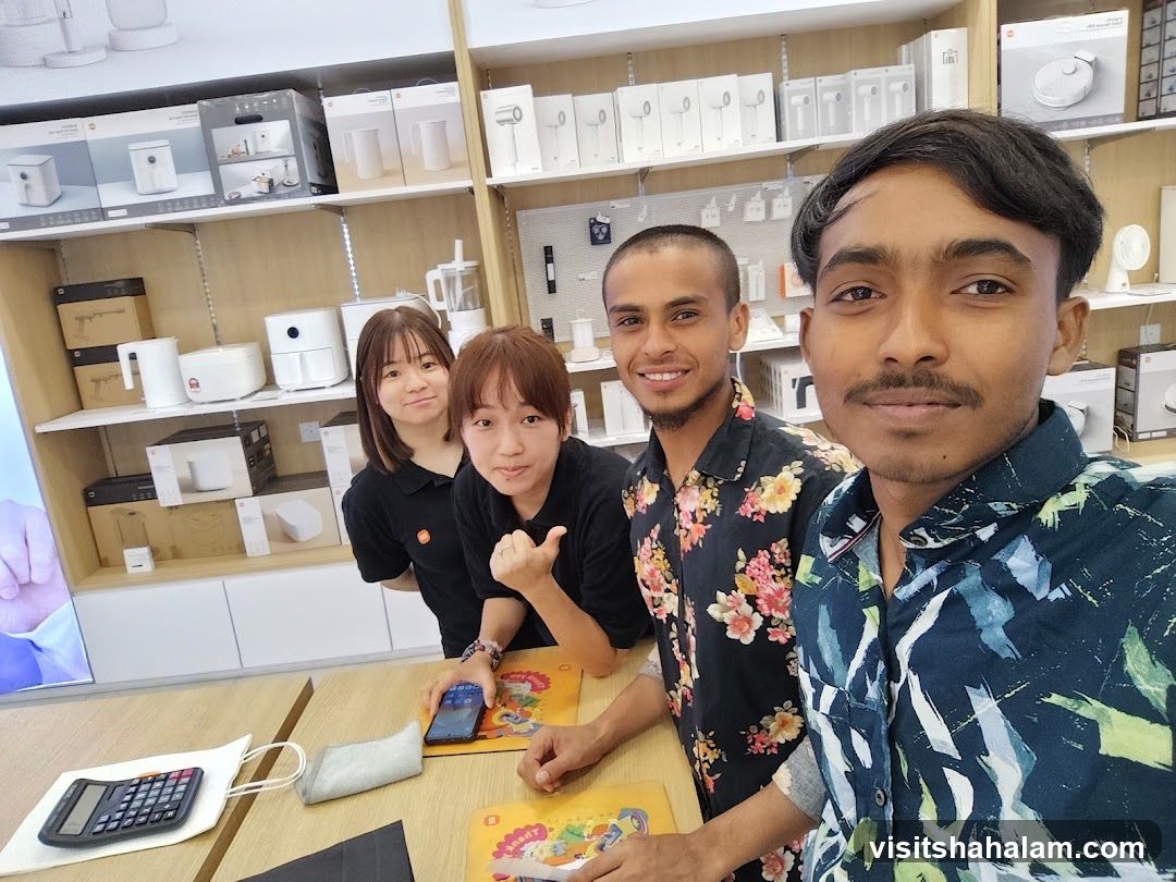 Store Employees and Customers