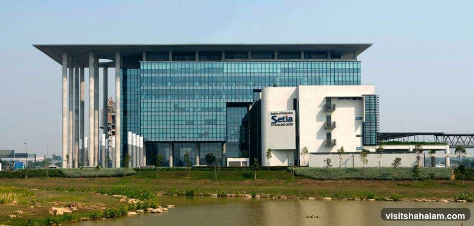 Modern Office Building with Water Feature