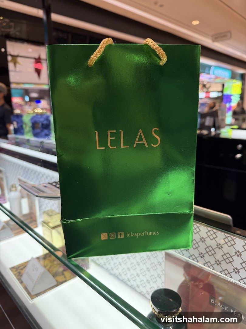 Green shopping bag with LELAS logo
