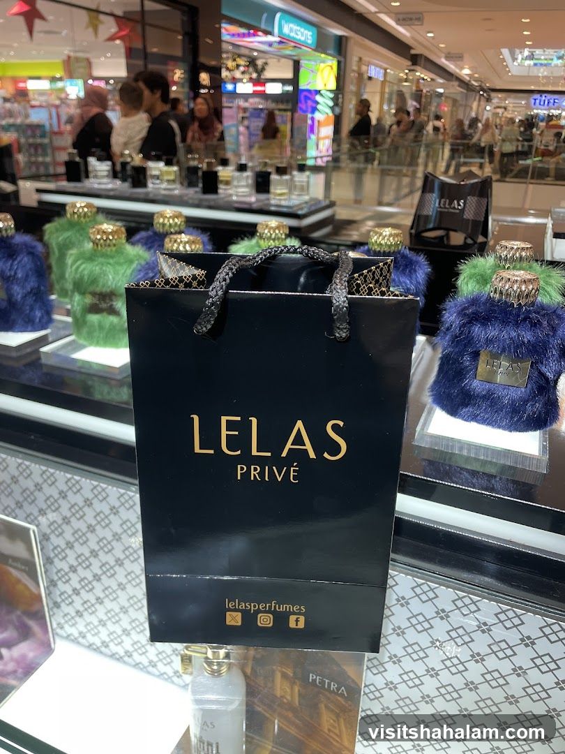 Lelas Prive Shopping Bag