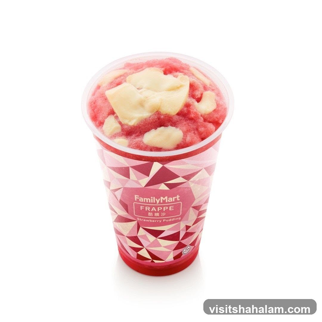 FamilyMart Strawberry Pudding Frappe