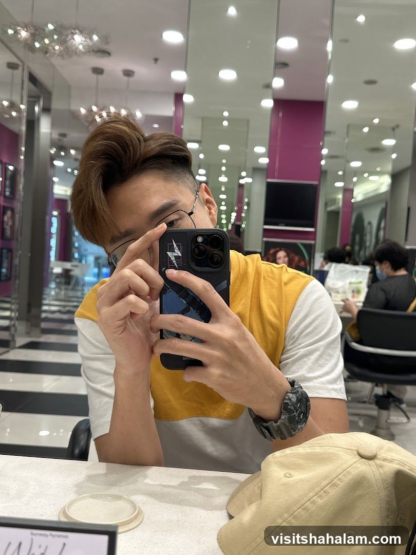 Man taking a selfie in a salon