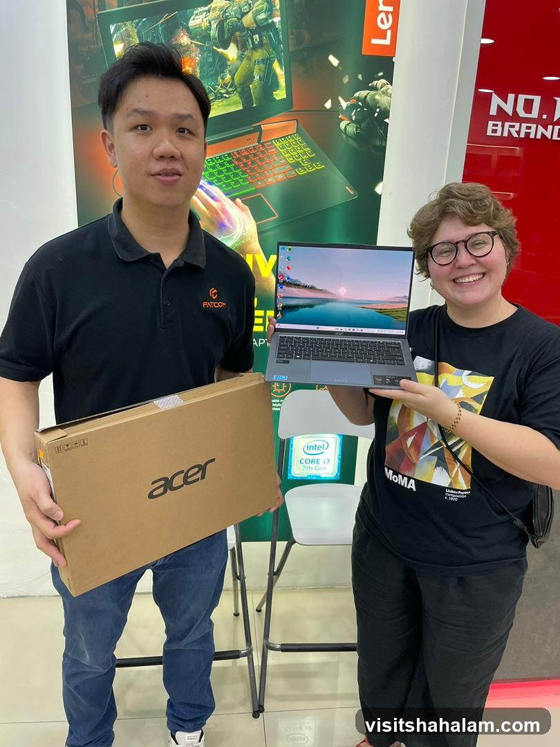 Customer with Acer Laptop