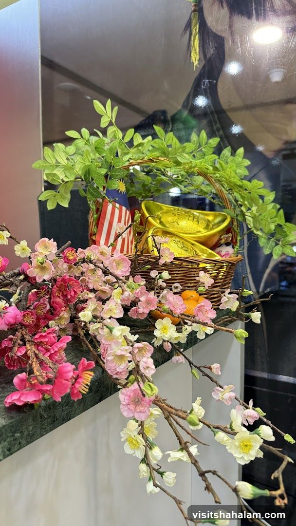 Decorative Basket with Malaysian Flag and Gold Ingots