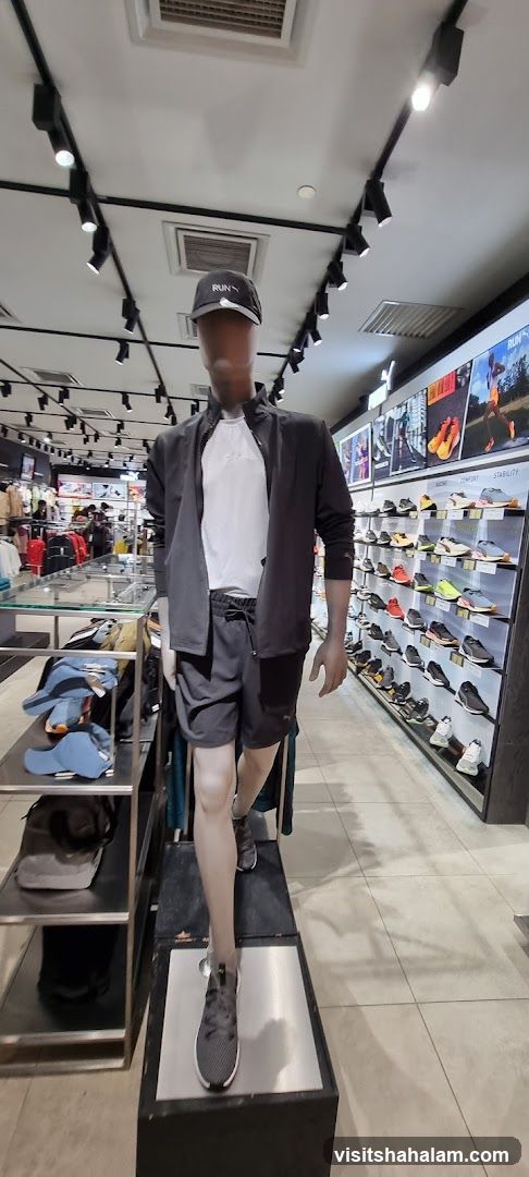 Mannequin in athletic wear