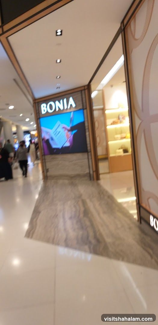 Bonia Store Display