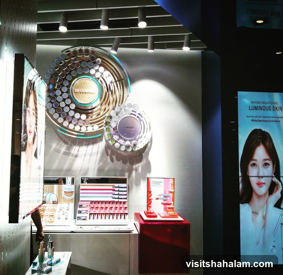 Cosmetics Display