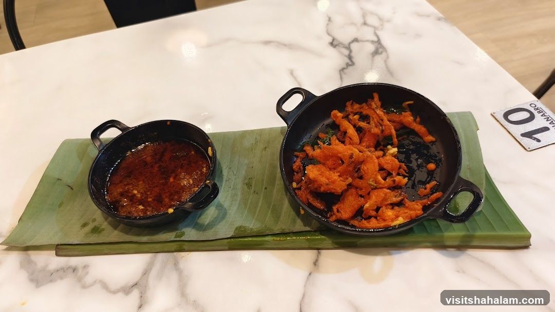 Fried Snack with Dipping Sauce