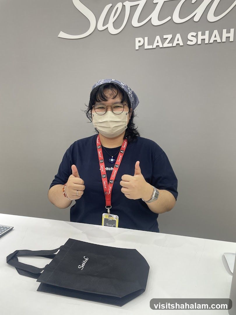 Employee giving thumbs up