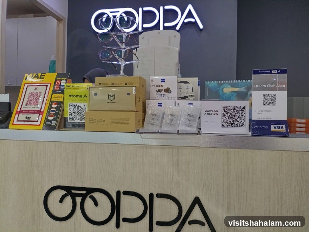 Eyewear Store Counter