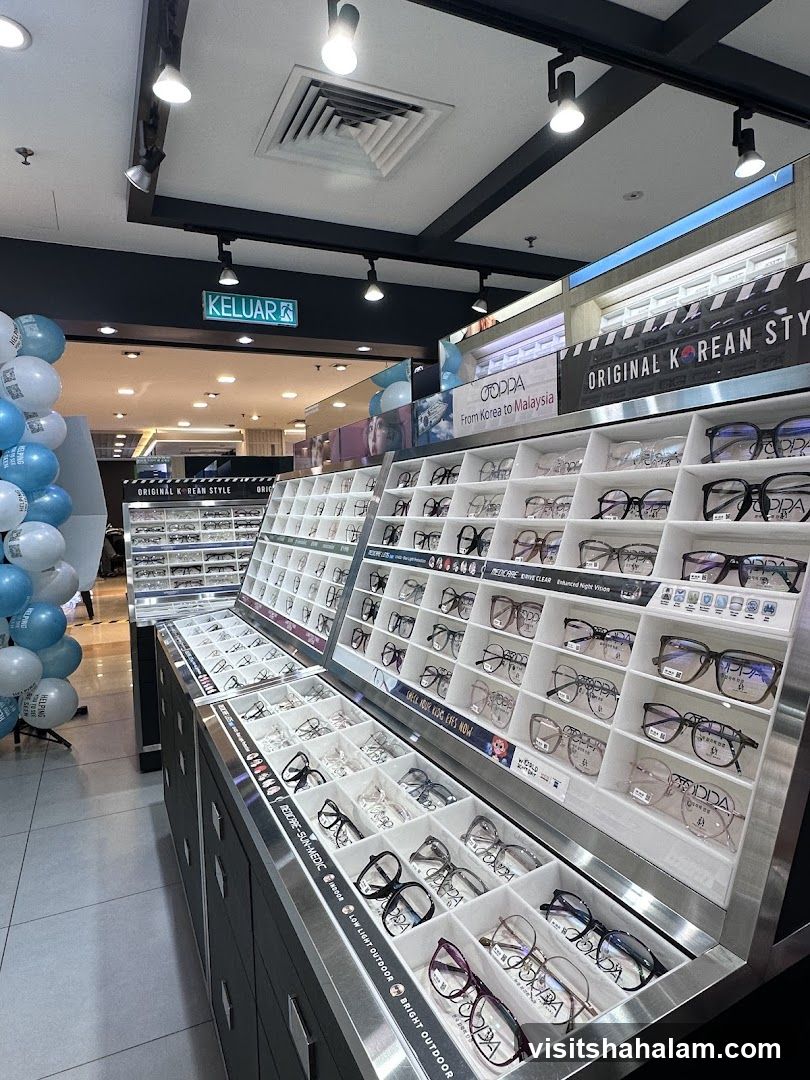 Eyewear Store Display