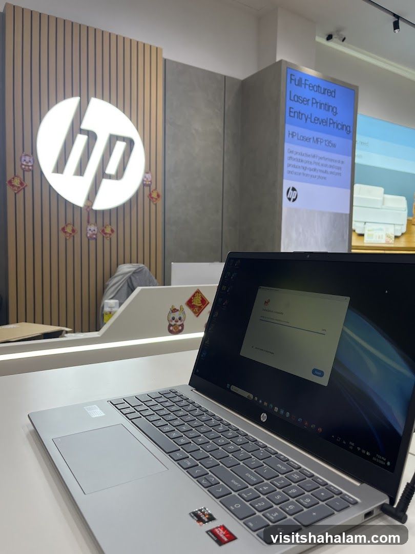 HP Laptop and Printer Display