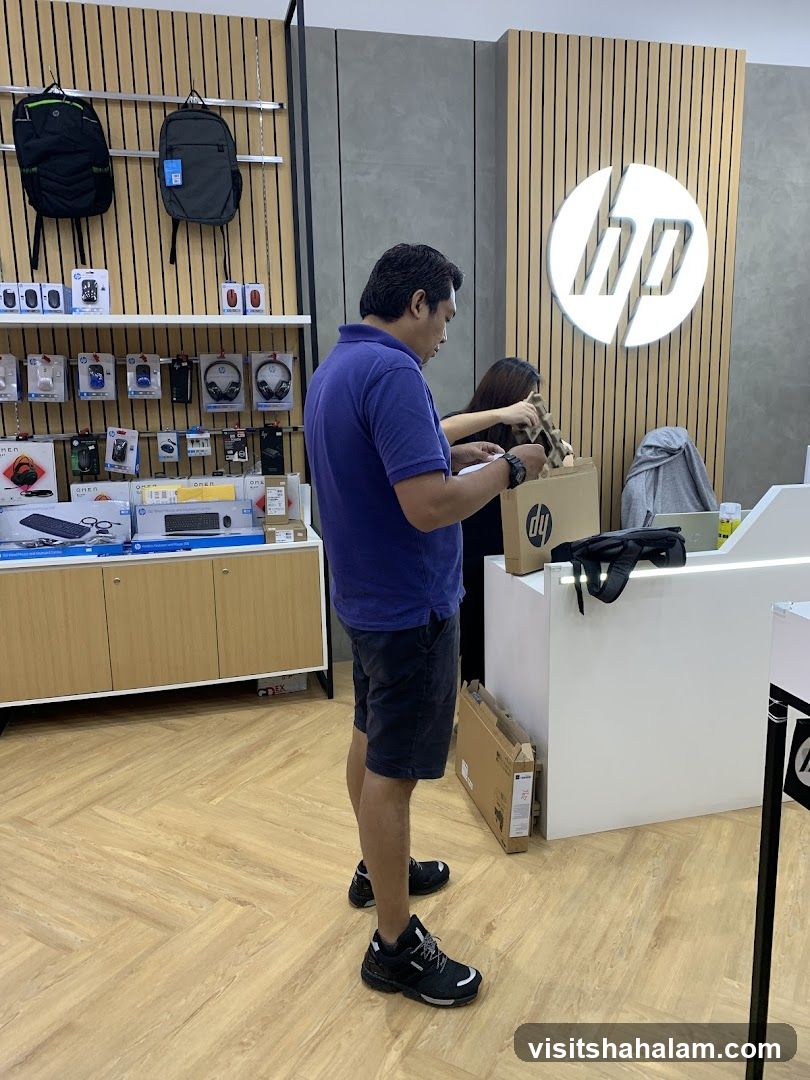 HP Store Interior