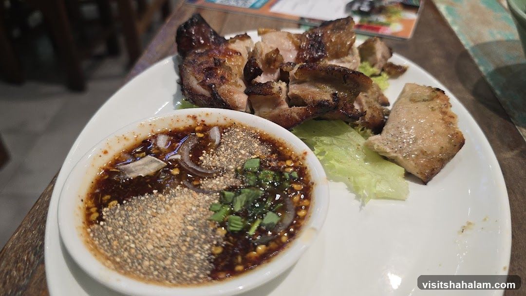 Grilled Meat with Dipping Sauce