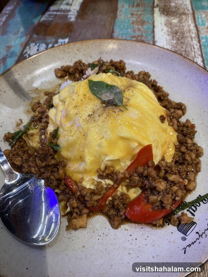 Omelette with Minced Meat and Rice