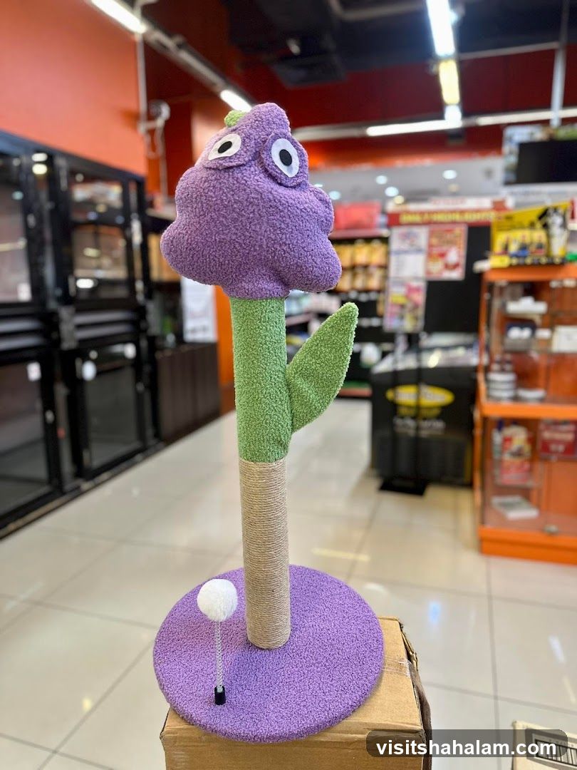 Flower-shaped cat scratching post