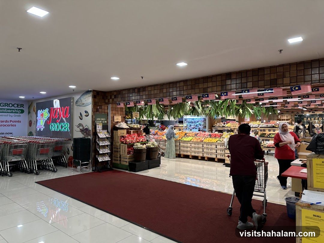 Jaya Grocer Interior