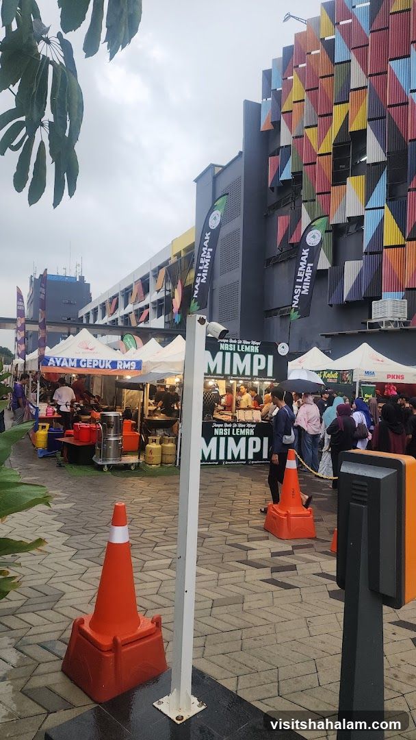 Food stalls at an outdoor market