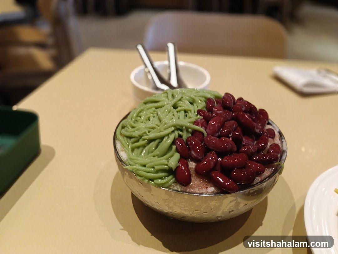Shaved Ice Dessert with Red Beans and Green Jelly