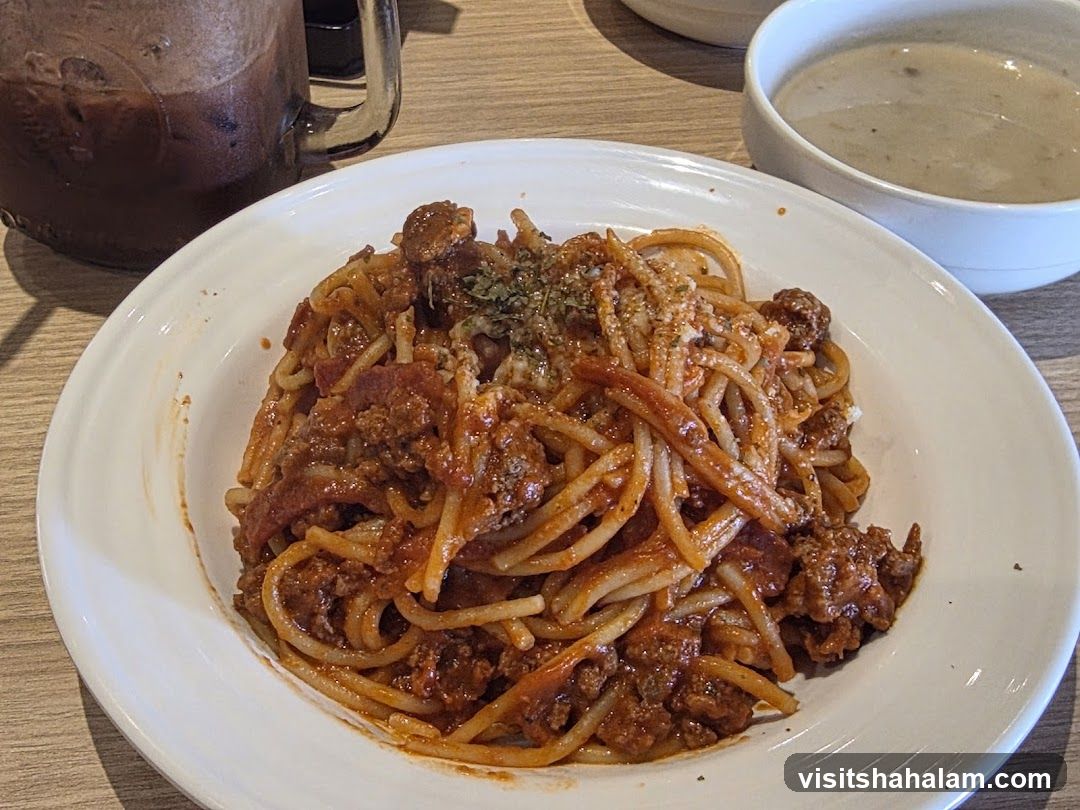 Spaghetti with Meat Sauce and Soup