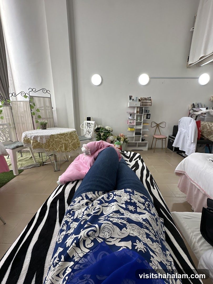 Relaxing room with decorative elements
