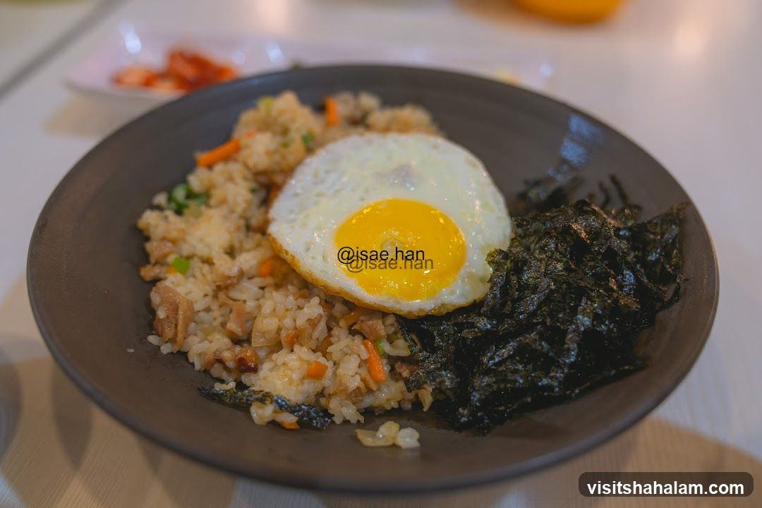 Fried Rice with Egg and Seaweed