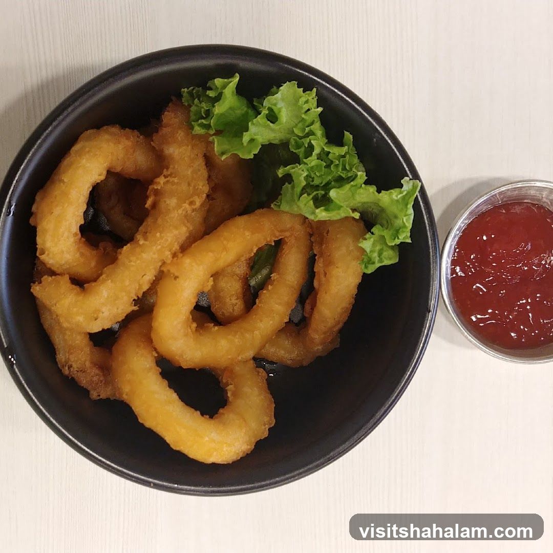 Onion Rings with Ketchup