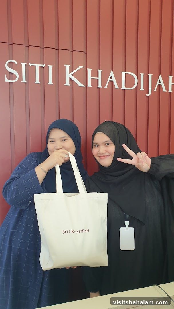 Two women with a tote bag