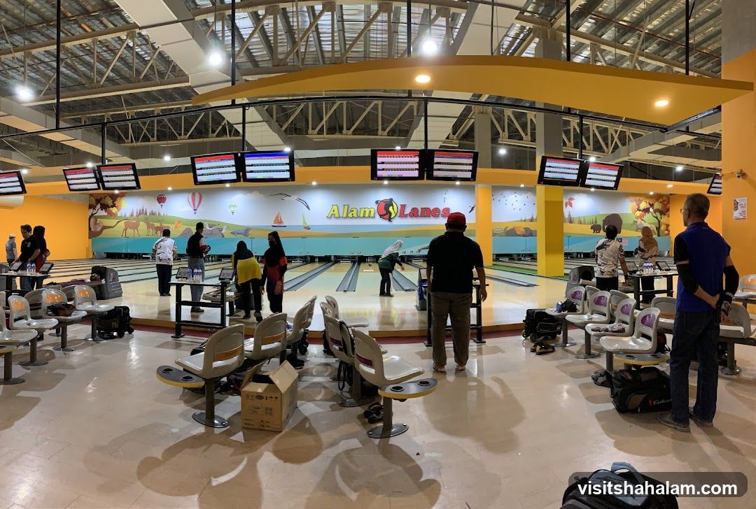 Bowling Alley with Players
