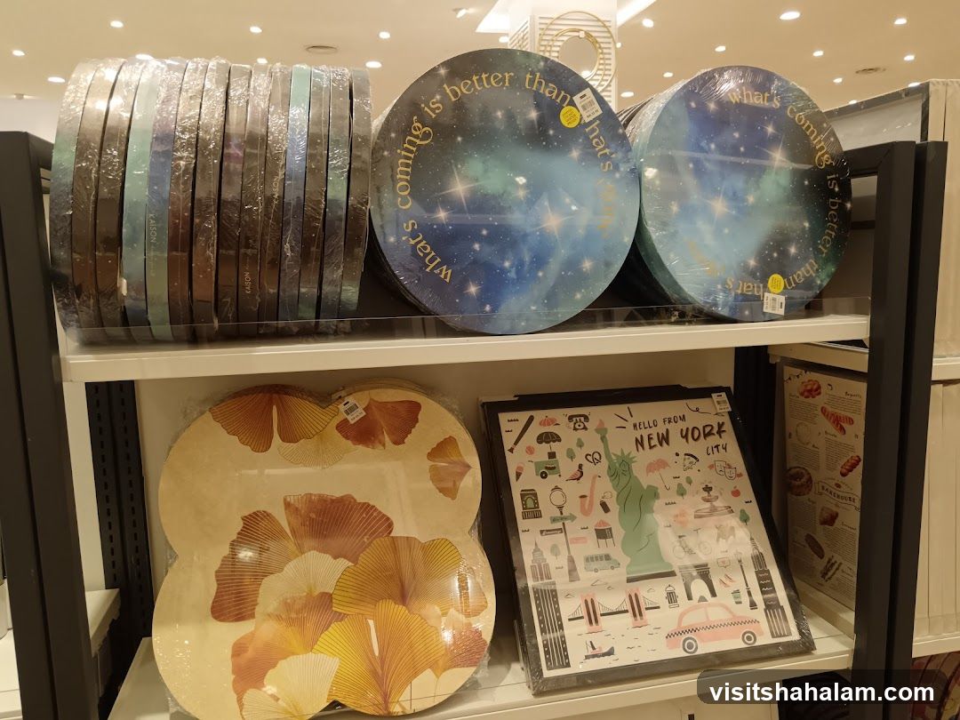 Decorative Plates and Artwork