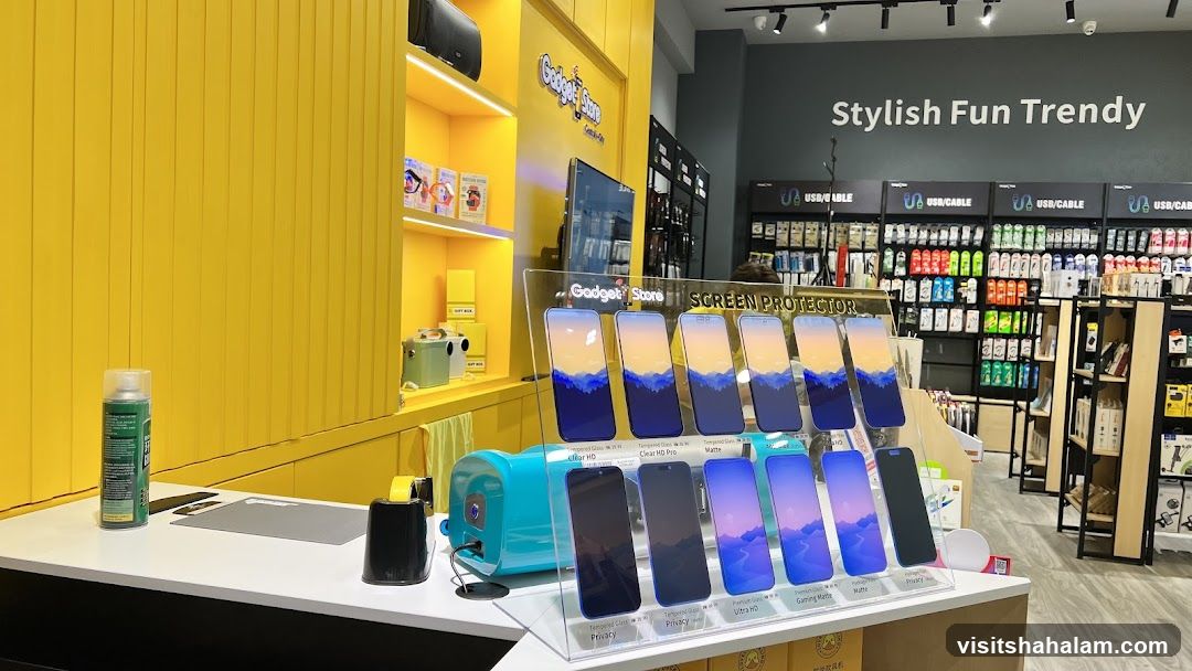Gadget Store Display
