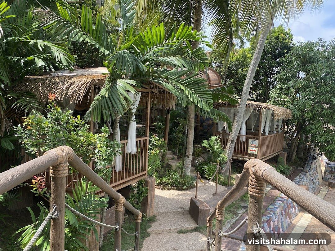 Tropical Dining Cabanas