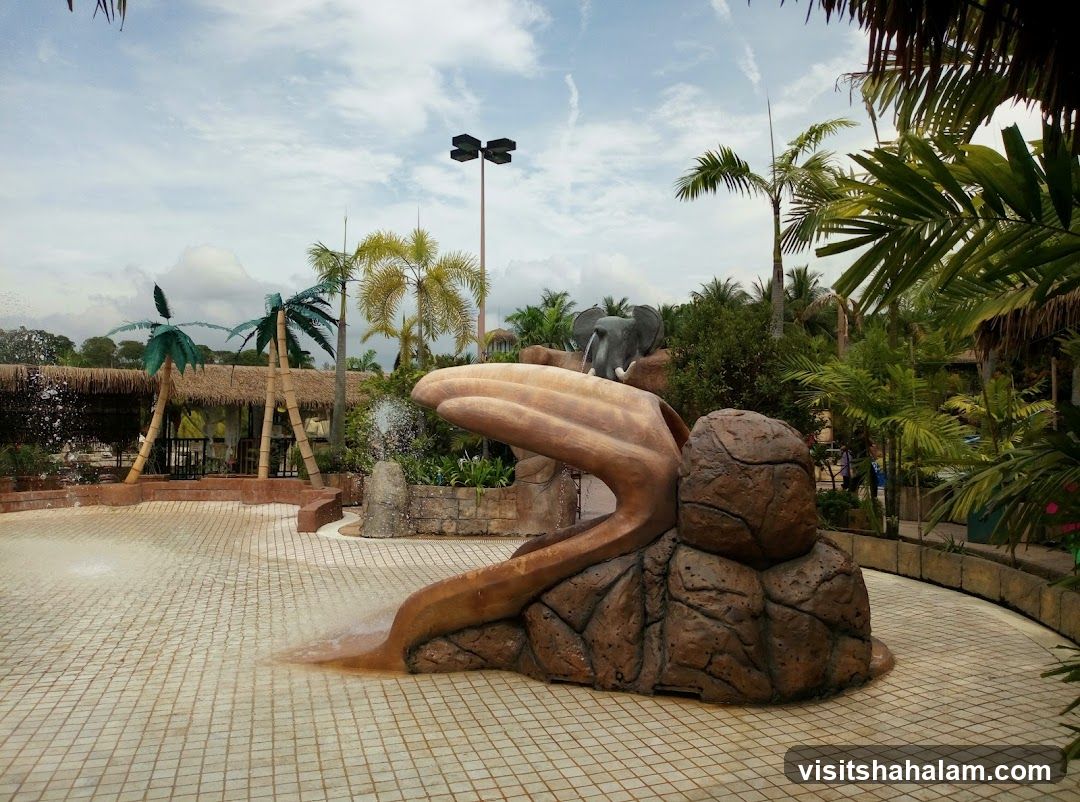 Water park slide with elephant feature
