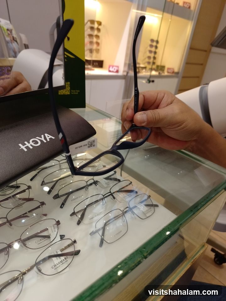 Eyeglasses Display