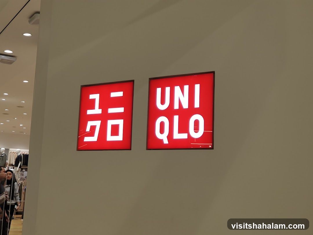 Uniqlo Signage