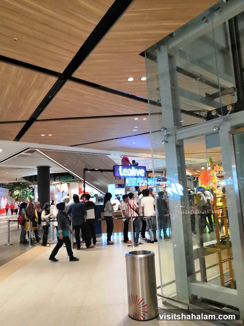 Tealive Storefront with Customers