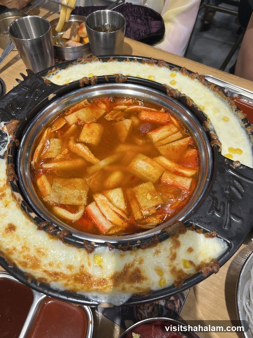Hot Pot with Cheese Rim