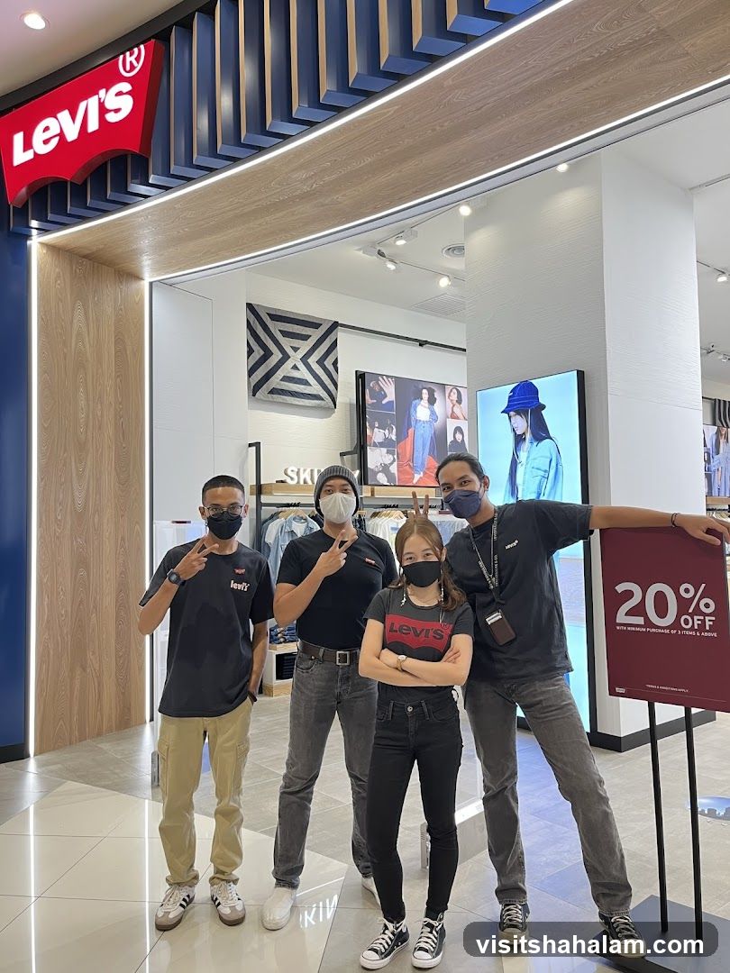 Levi's