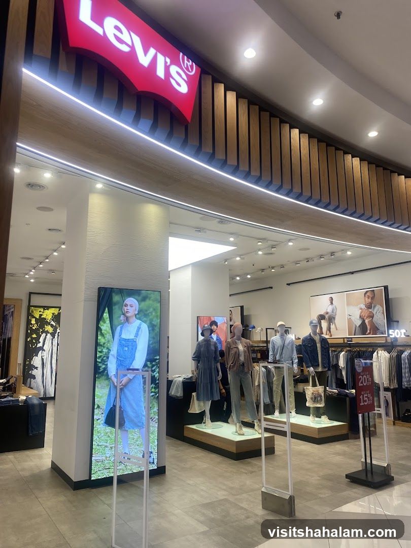 Levi's Store Interior