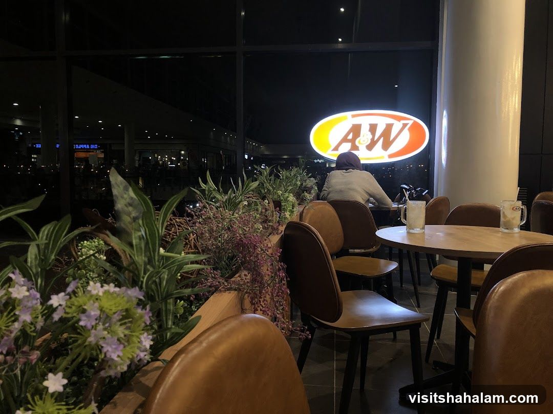 A&W Restaurant Interior