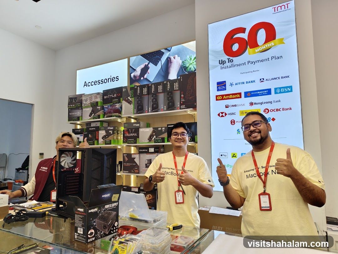 Computer Store Staff