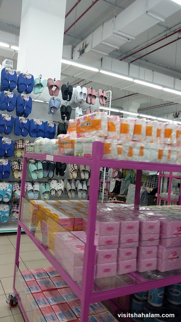 Slippers and tissue boxes on display