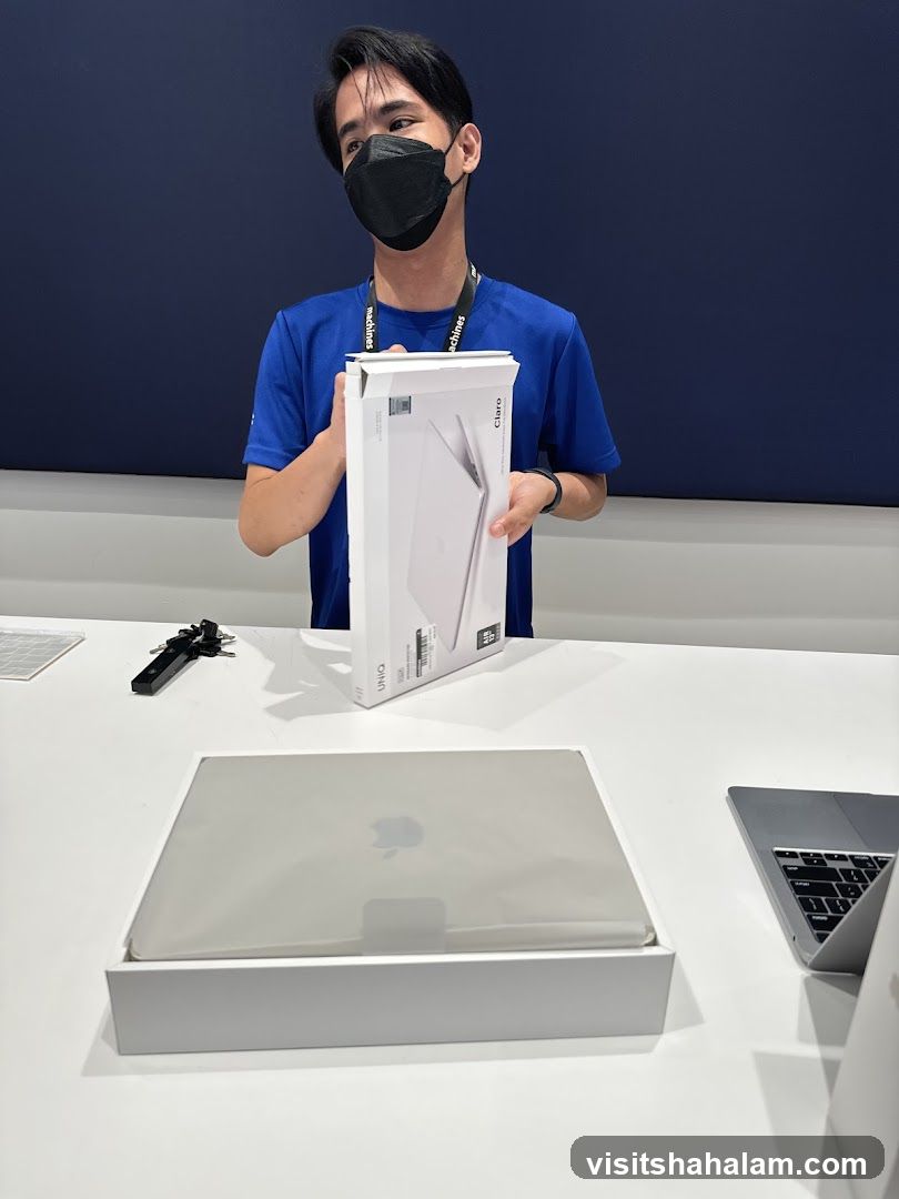 Salesperson with Laptop Packaging