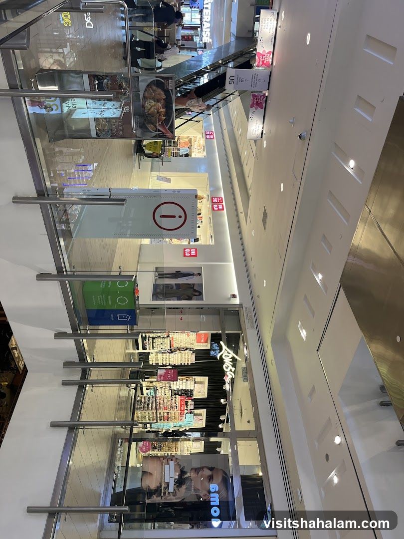 Uniqlo Store Interior